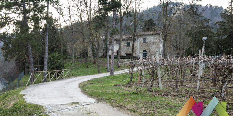 Casa colonica con terreni a Modigliana