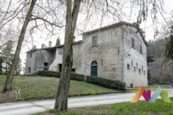 Casa colonica con terreni a Modigliana