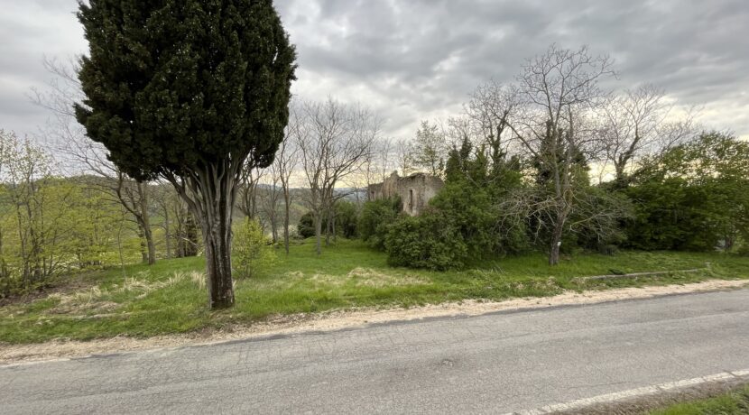 Rustico da ristrutturare con terreno a Modigliana