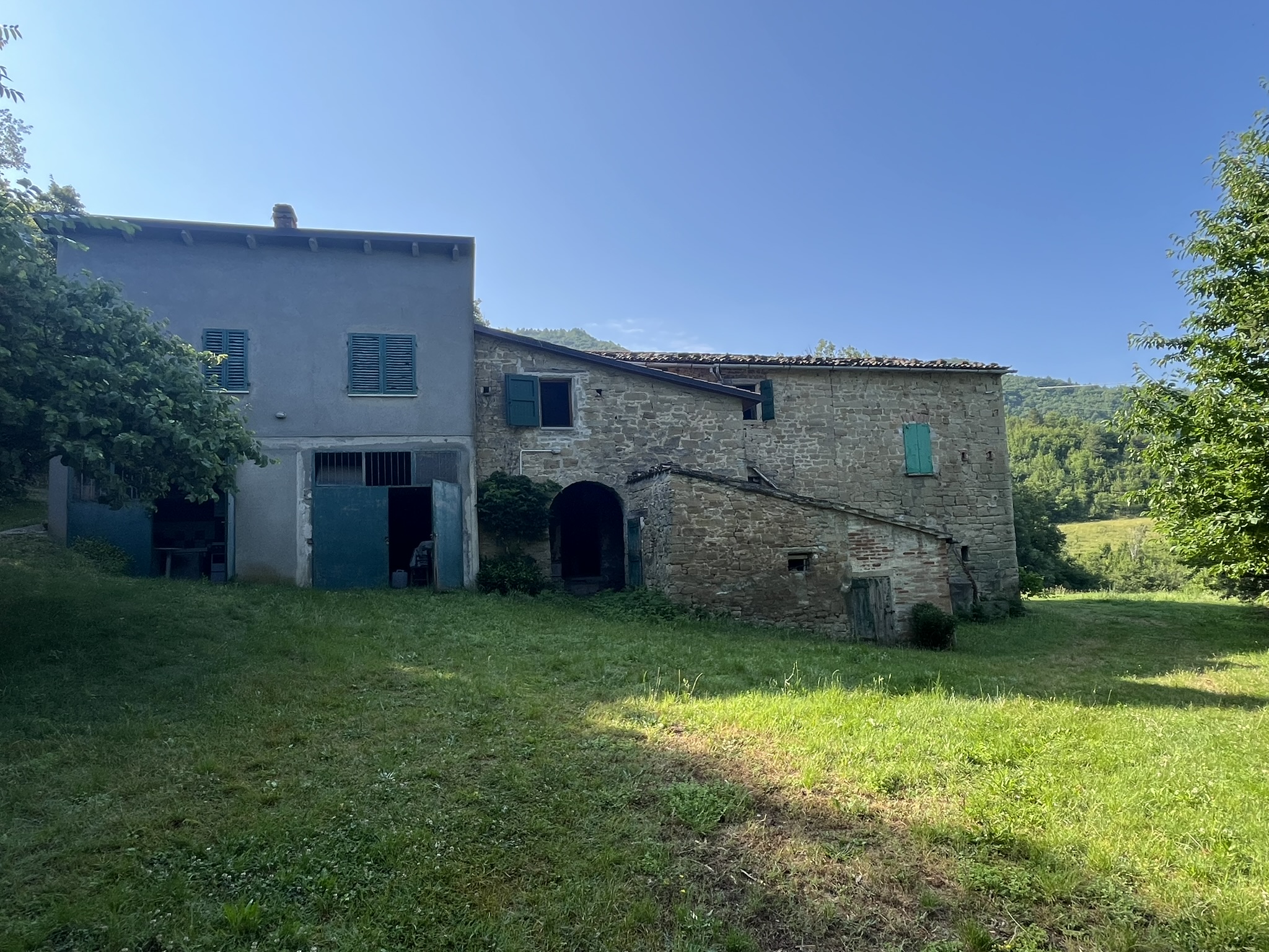 Rustico in posizione collinare e panoramica
