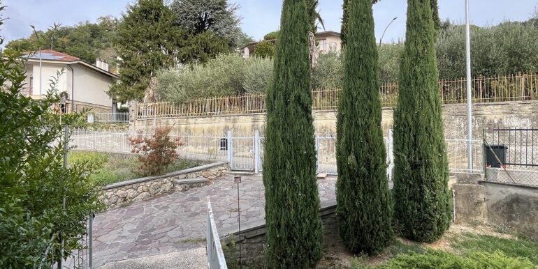 MODIGLIANA – Via Aldo Spallicci – Villa indipendente anni ’60 con giardino e garage